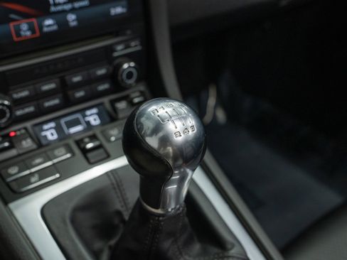 Used 2017 Porsche 718 Boxster image 15