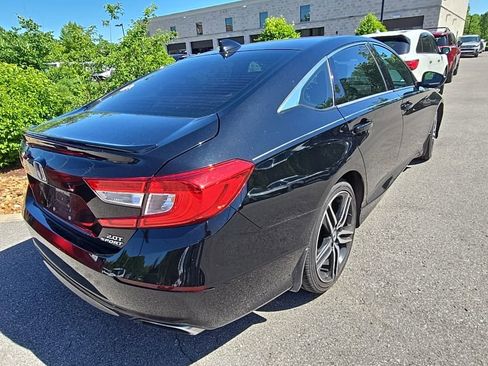 Used 2018 Honda Accord Sport image 8