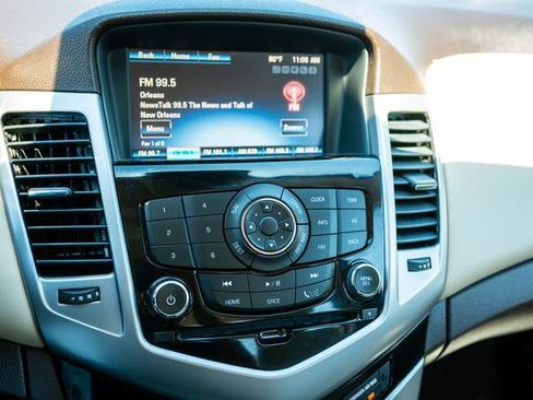 Used 2014 Chevrolet Cruze Diesel w/ Enhanced Safety Package FWD image 35