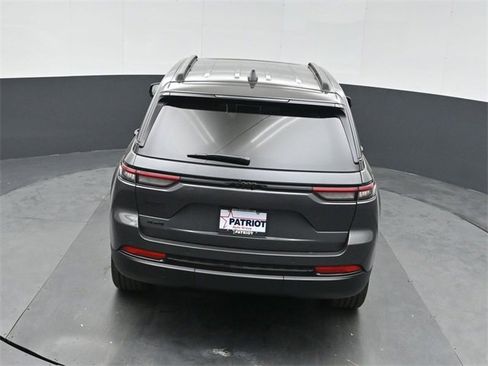 New 2025 Jeep Grand Cherokee Altitude image 31