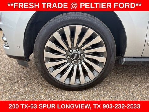 Used 2018 Lincoln Navigator Reserve w/ Technology Package AWD/4WD image 4