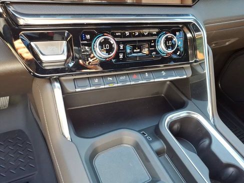 Used 2025 GMC Sierra 2500 Denali w/ Technology Package AWD/4WD image 31