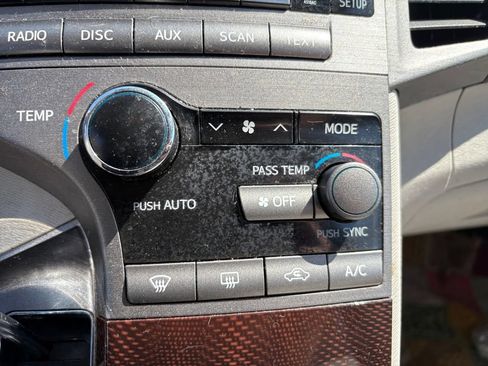 Used 2011 Toyota Venza w/ Convenience Pkg FWD image 22