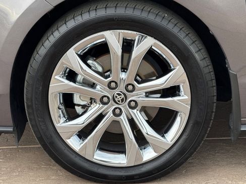 Certified 2024 Toyota Sienna Platinum image 32