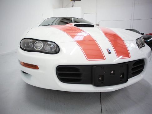 Used 2000 Chevrolet Camaro Z28 w/ SS Performance/Appearance Pkg image 12