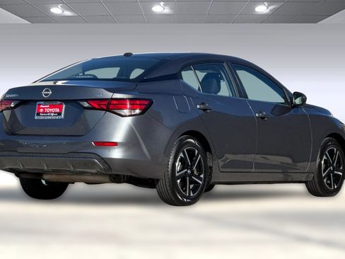 Used 2024 Nissan Sentra SV image 3