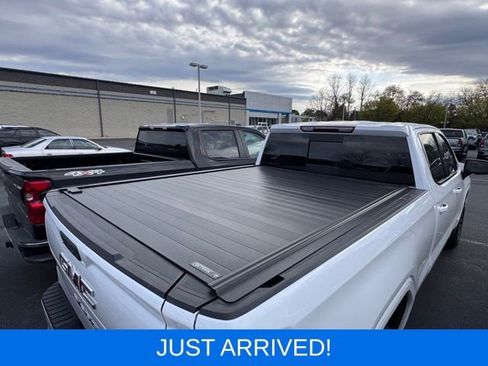 Used 2022 GMC Sierra 1500 AT4 w/ AT4 Preferred Package AWD/4WD image 7