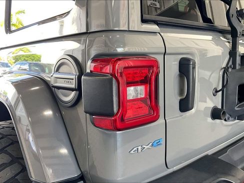 Used 2021 Jeep Wrangler Unlimited Sahara w/ Safety Group AWD/4WD image 17