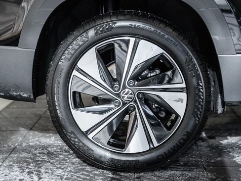 Used 2025 Volkswagen Taos SE w/ Panoramic Sunroof Package image 22