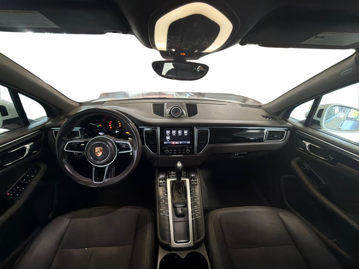 Used 2018 Porsche Macan AWD/4WD image 17