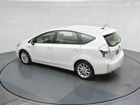 Used 2014 Toyota Prius V Five image 40