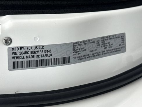 Used 2021 Chrysler Pacifica Touring-L w/ Uconnect Theater Family Group FWD image 32
