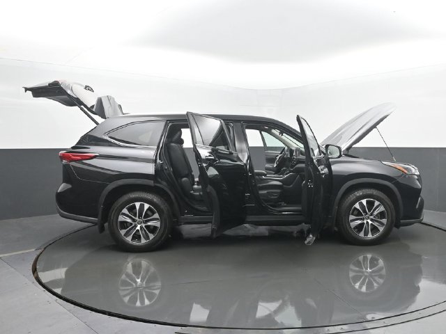 Used 2023 Toyota Highlander XLE AWD/4WD image 59
