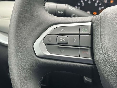 Used 2025 Jeep Compass Limited image 26