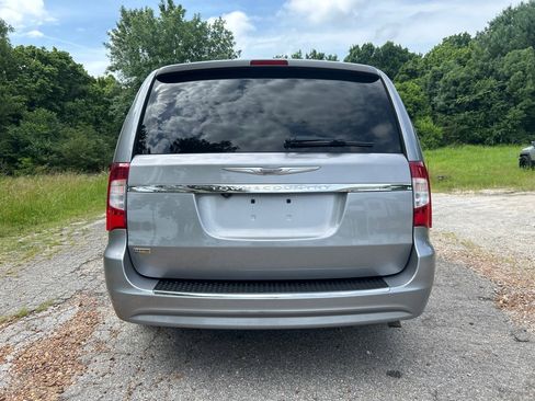 Used 2014 Chrysler Town & Country Touring FWD image 30