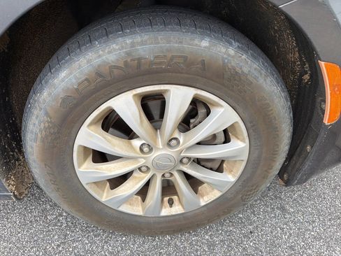 Used 2017 Chrysler Pacifica Touring w/ Tire & Wheel Group image 3