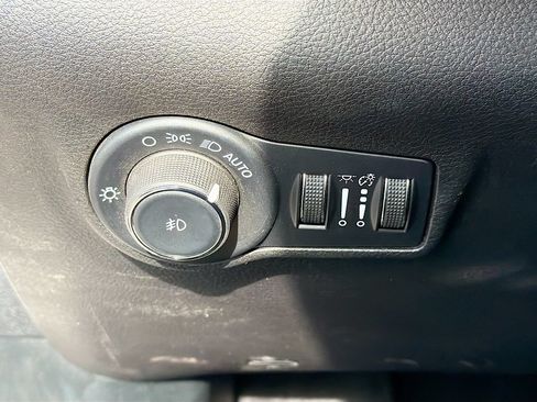 Used 2025 Jeep Compass Limited AWD/4WD image 10