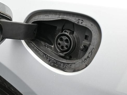 Used 2024 Chrysler Pacifica Select image 34