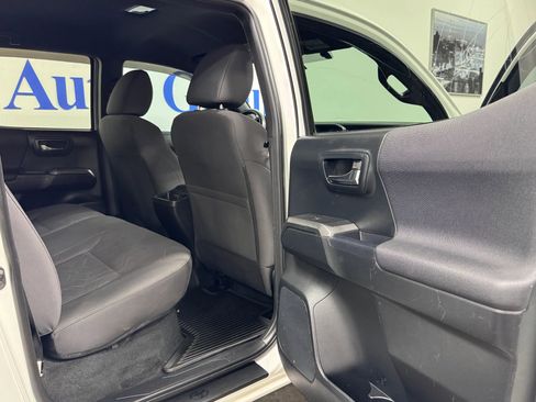 Used 2016 Toyota Tacoma TRD Off-Road w/ Towing Package AWD/4WD image 17