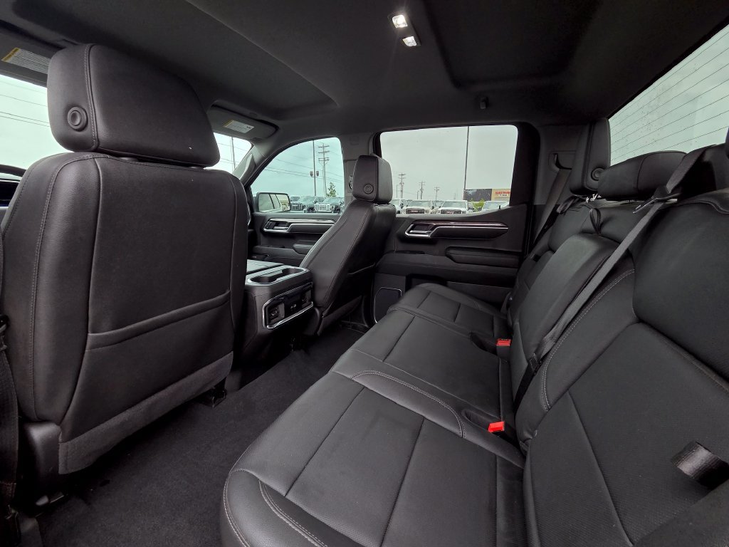 Used 2025 Chevrolet Silverado 1500 LTZ AWD/4WD image 27