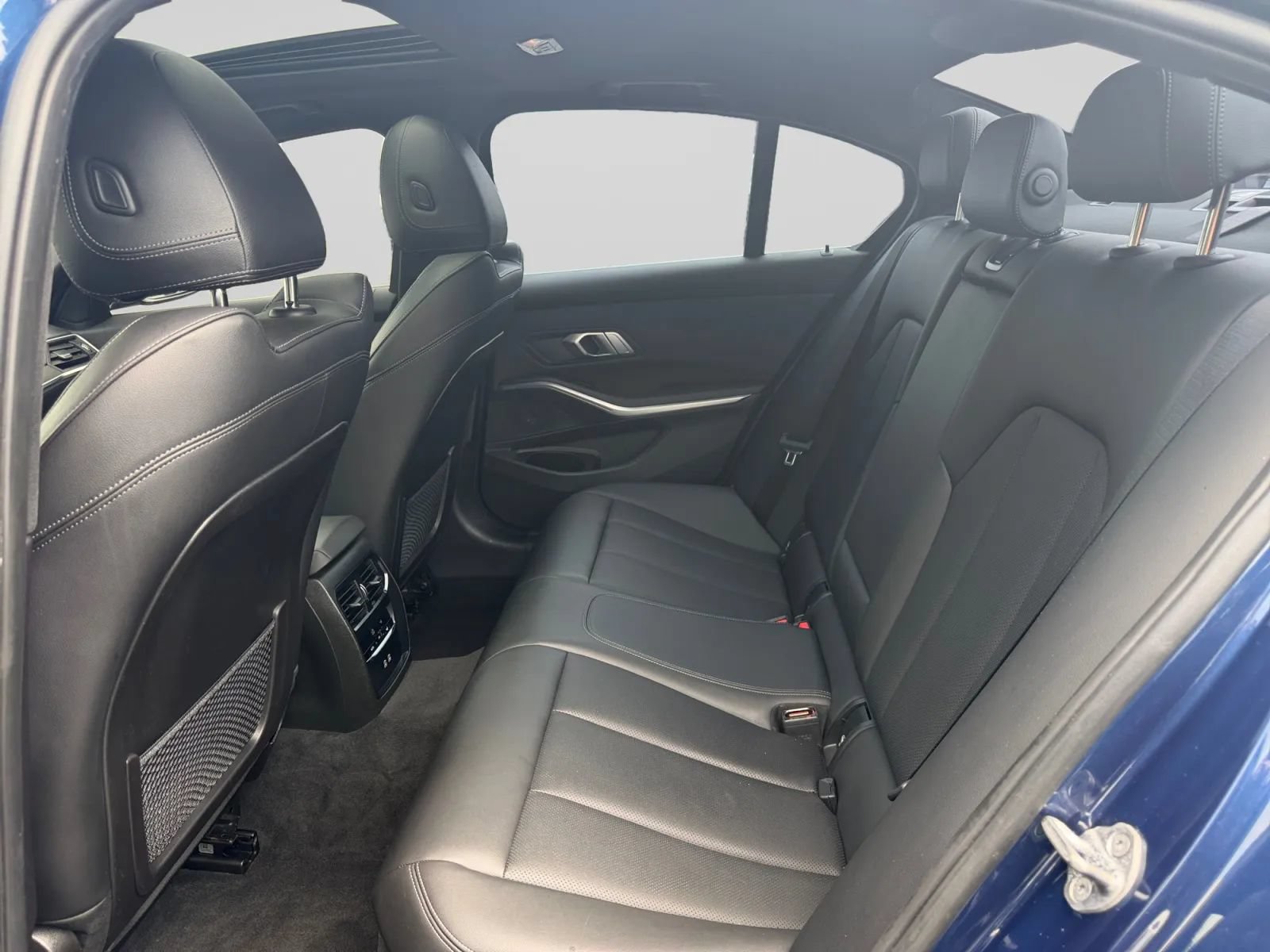 Used 2022 BMW 330i Sedan w/ Driving Assistance Package RWD image 26