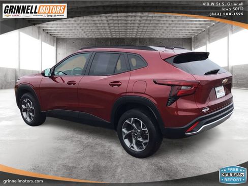 Used 2025 Chevrolet Trax LT FWD image 7