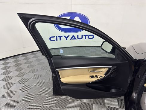 Used 2017 BMW 330e image 14