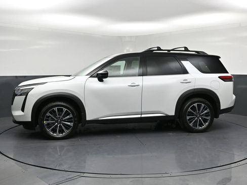 New 2026 Nissan Pathfinder Platinum w/ Lighting Package AWD/4WD image 2