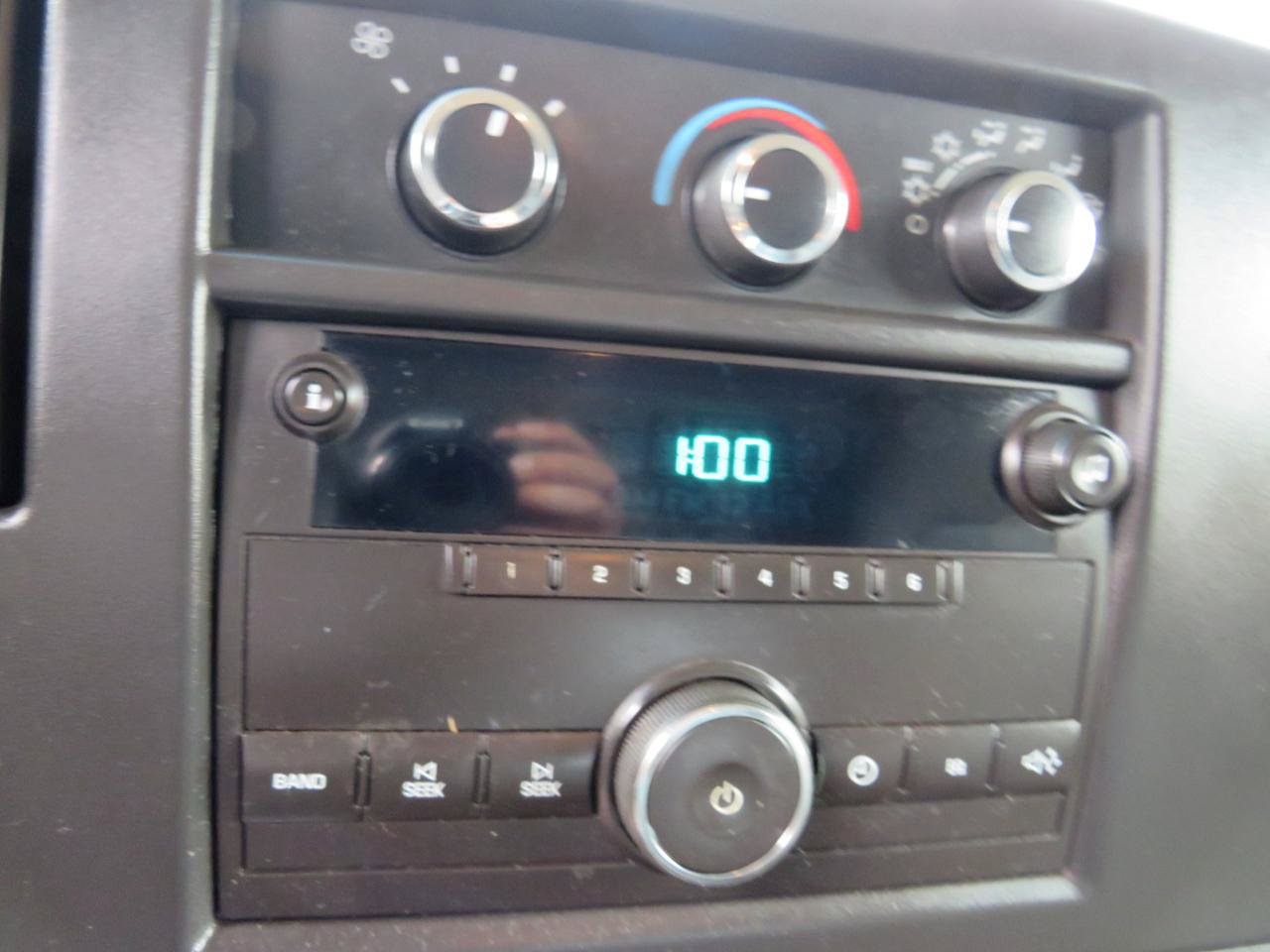 Used 2014 Chevrolet Express 2500 RWD image 12