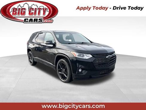 Used 2020 Chevrolet Traverse LT image 1