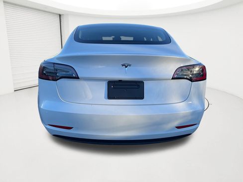 Used 2023 Tesla Model 3 Standard Range image 4
