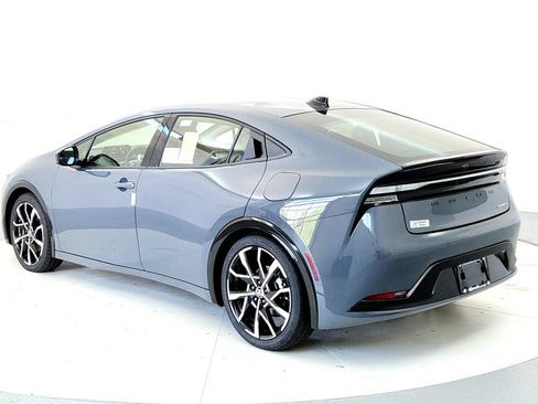 New 2026 Toyota Prius Plug-In Hybrid FWD image 4