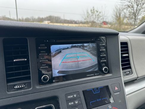 Used 2020 Toyota Sienna LE image 29