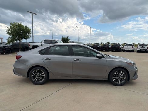 Used 2024 Kia Forte LXS FWD image 13