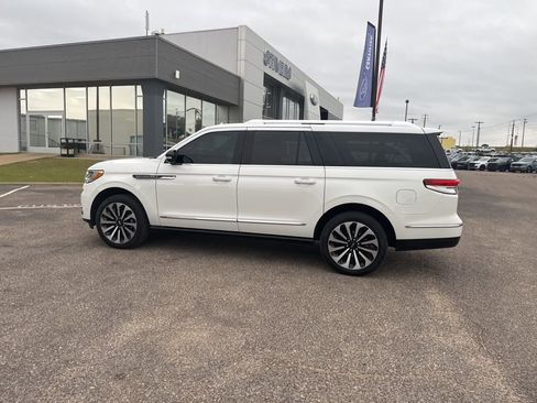 Used 2024 Lincoln Navigator L Reserve AWD/4WD image 9