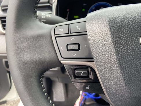 Used 2025 Toyota Camry SE w/ Convenience Package FWD image 34