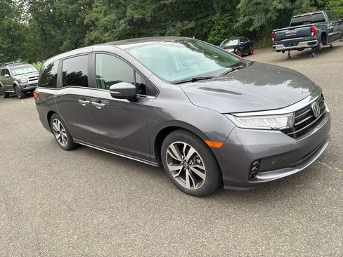 Used 2024 Honda Odyssey Touring image 2