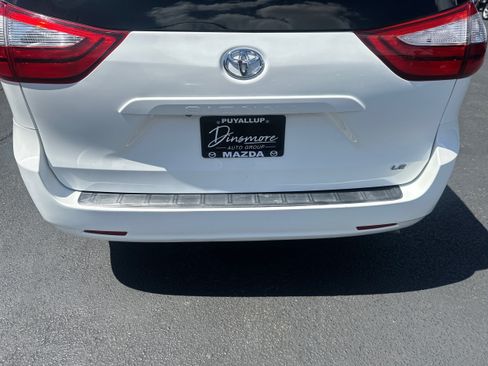 Used 2017 Toyota Sienna LE FWD image 24