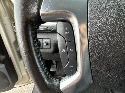 Used 2015 Chevrolet Traverse LT w/ Style and Technology Package FWD image 23