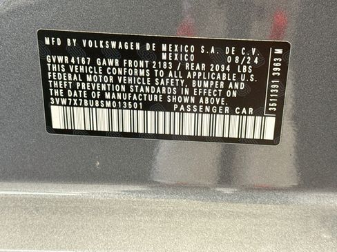Used 2025 Volkswagen Jetta SE FWD image 12