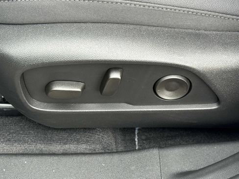 Used 2025 Chevrolet Equinox LT w/ Convenience Package II image 15