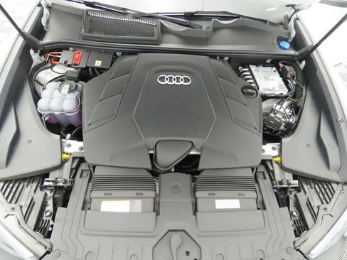 Used 2025 Audi Q8 Premium Plus w/ Premium Plus Package image 31