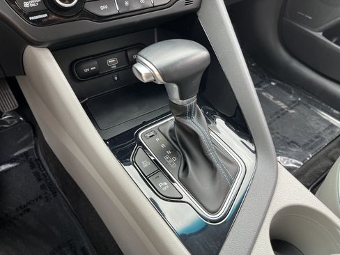 Used 2022 Kia Niro EX Premium FWD image 27