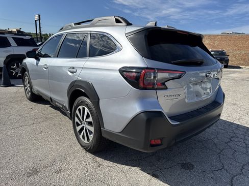 Used 2024 Subaru Outback Premium AWD/4WD image 5