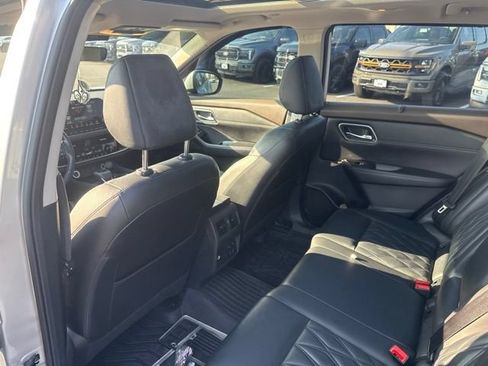Used 2022 Nissan Rogue Platinum w/ Head-Up Display Package AWD/4WD image 24