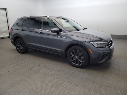 Used 2022 Volkswagen Tiguan SE w/ Panoramic Sunroof Package AWD/4WD image 11
