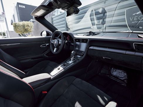 Used 2019 Porsche 911 Targa 4 GTS image 36