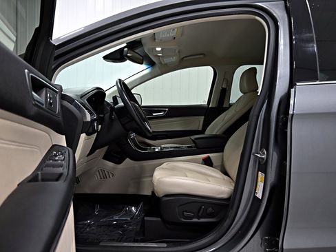 Used 2022 Ford Edge Titanium AWD/4WD image 5