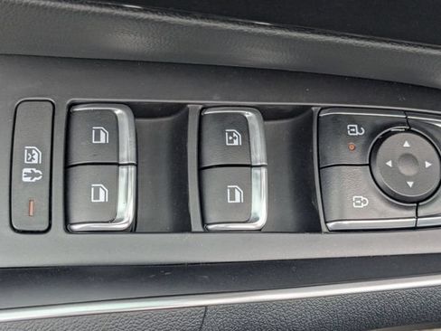 Used 2025 Kia Sorento S FWD image 12
