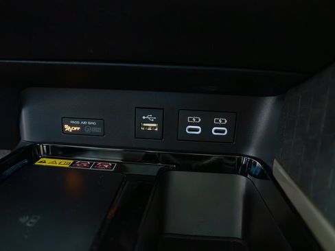 Used 2025 Toyota Camry XLE w/ Premium Plus Package FWD image 11